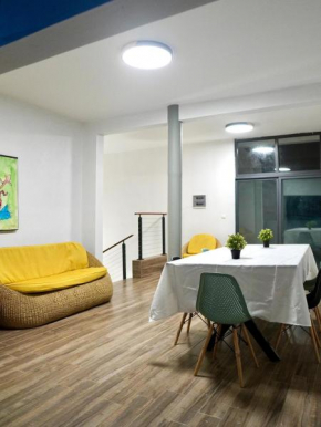 Ivy Residence 4br 6ba with terrasse